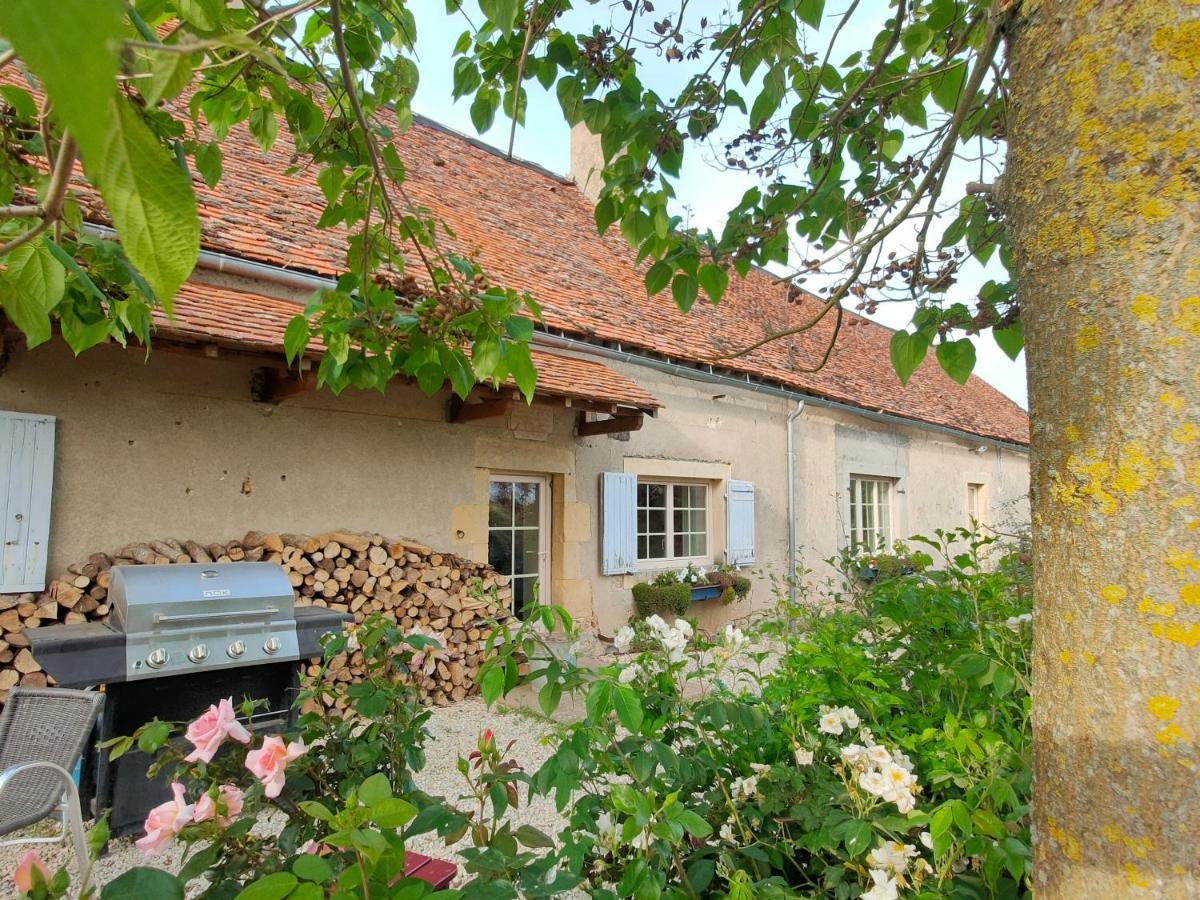 Gite de la Maison Fort Vereaux Extérieur photo