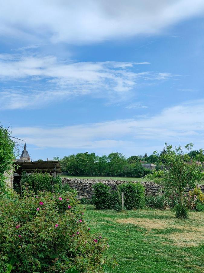 Gite de la Maison Fort Vereaux Extérieur photo