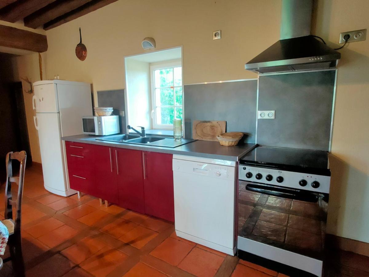 Gite de la Maison Fort Vereaux Extérieur photo