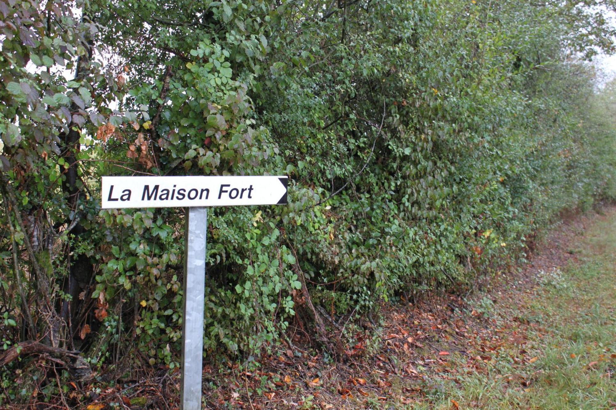 Gite de la Maison Fort Vereaux Extérieur photo