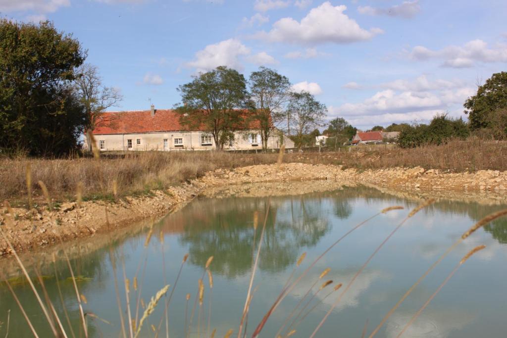 Gite de la Maison Fort Vereaux Extérieur photo